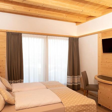 B&B Ecohotel Chalet Des Alpes Livigno Exterior photo