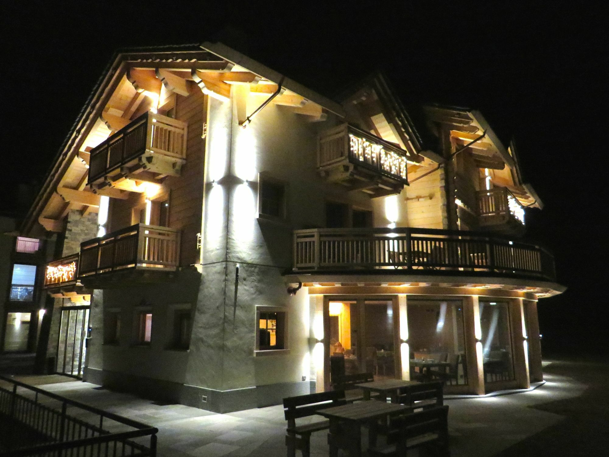 B&B Ecohotel Chalet Des Alpes Livigno Exterior photo